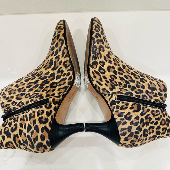 Sleek Ankle Bootie Clarks Linvale Sea Tan Leopard Suede Bootie - Picture 7 of 14